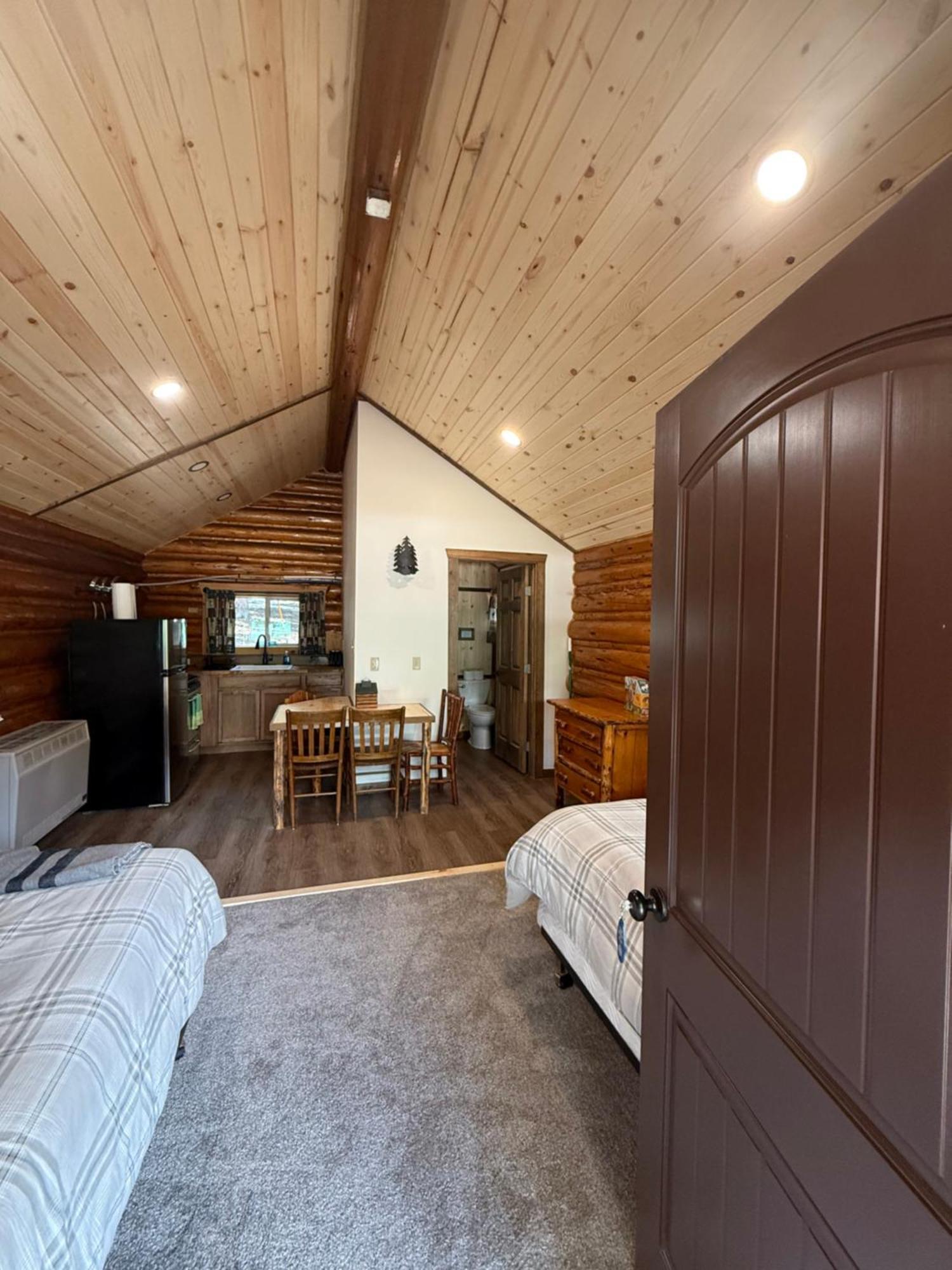 Silver Gate Lodging Cooke City Bagian luar foto