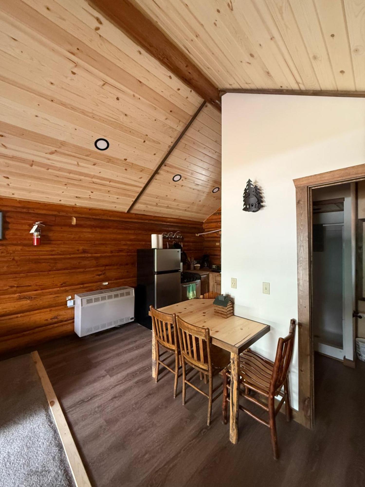 Silver Gate Lodging Cooke City Bagian luar foto