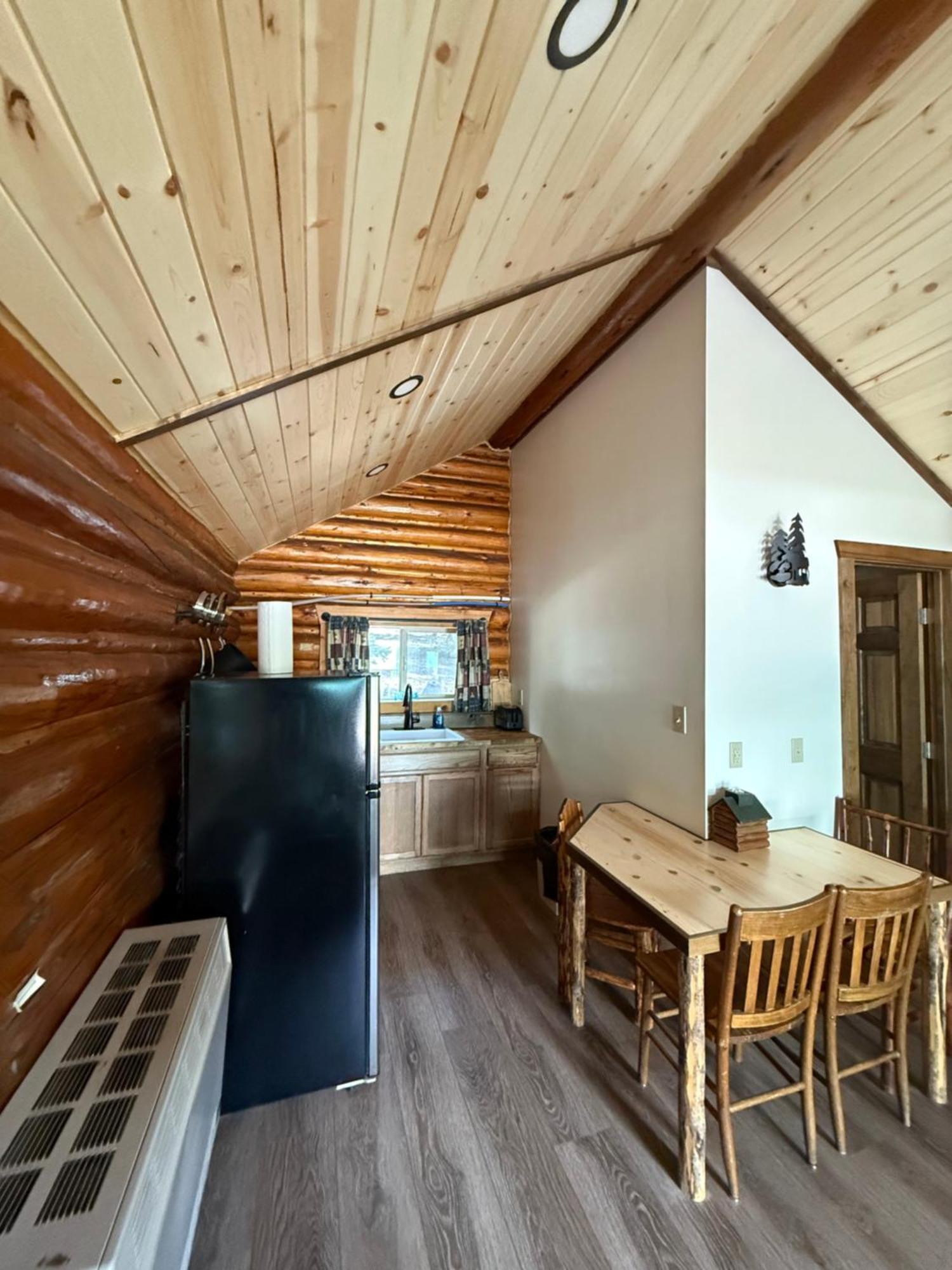 Silver Gate Lodging Cooke City Bagian luar foto